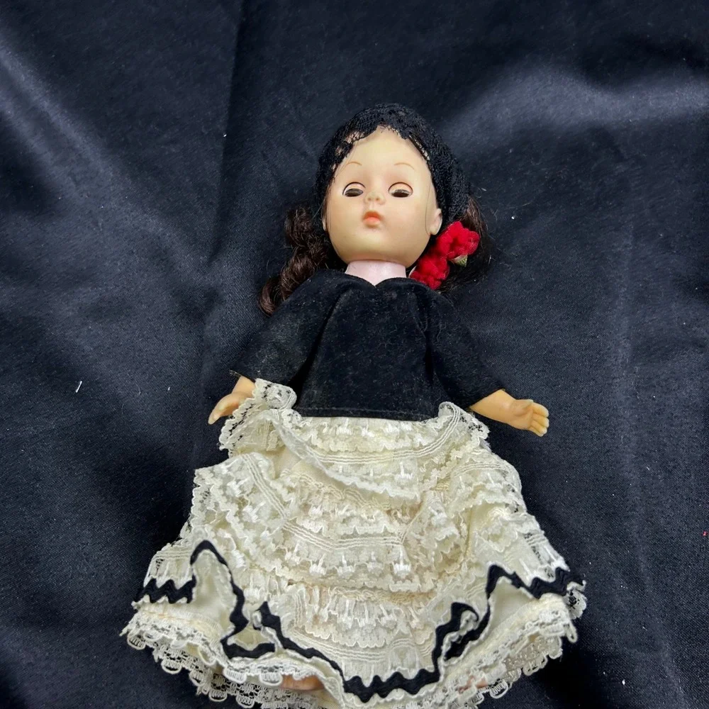 Vintage Spanish Souvenir Doll Lace Mantilla Flamenco Dress Sleep Eyes 7 Inch